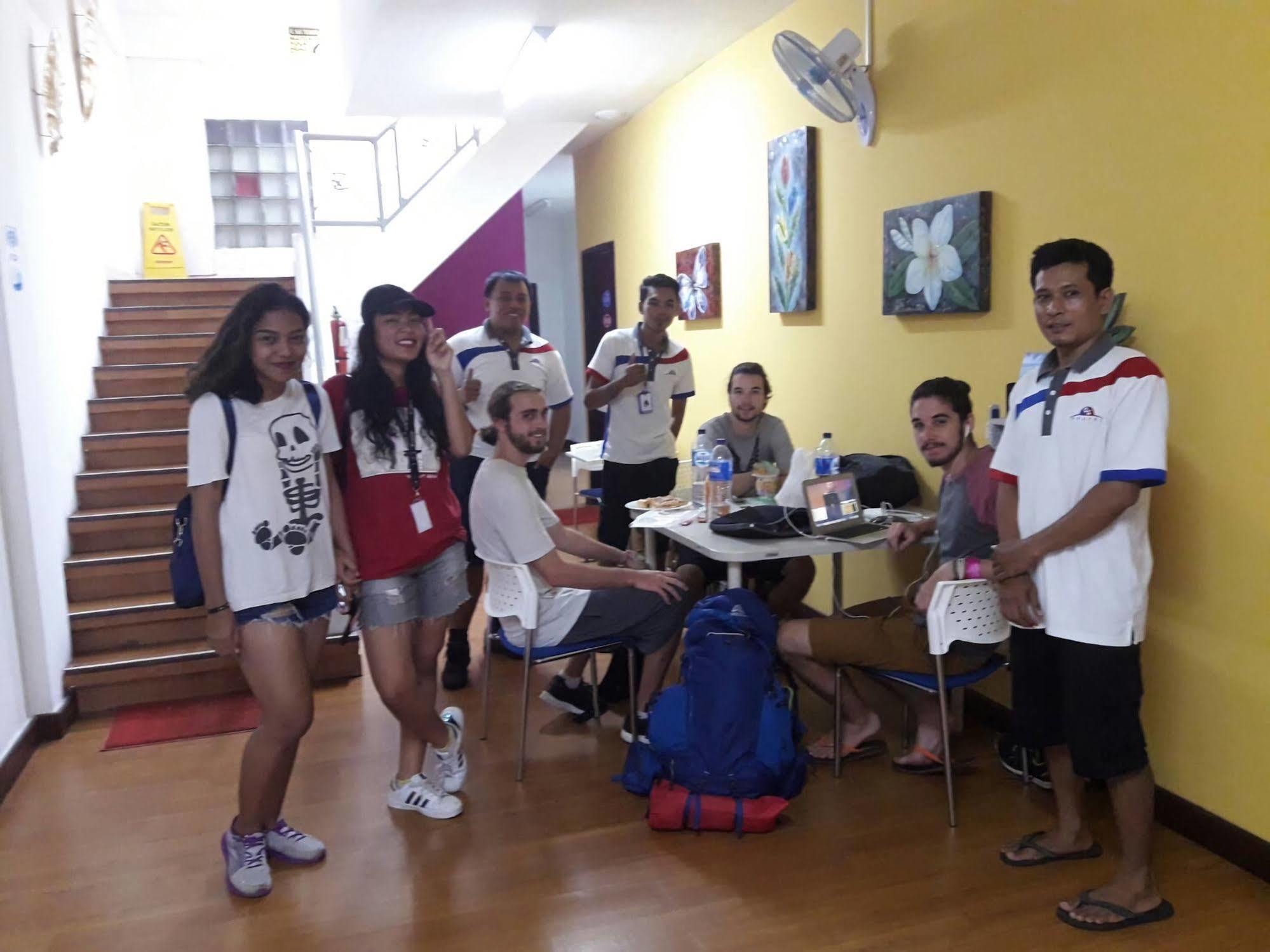 Cx Hostel Kuta Raya Zewnętrze zdjęcie