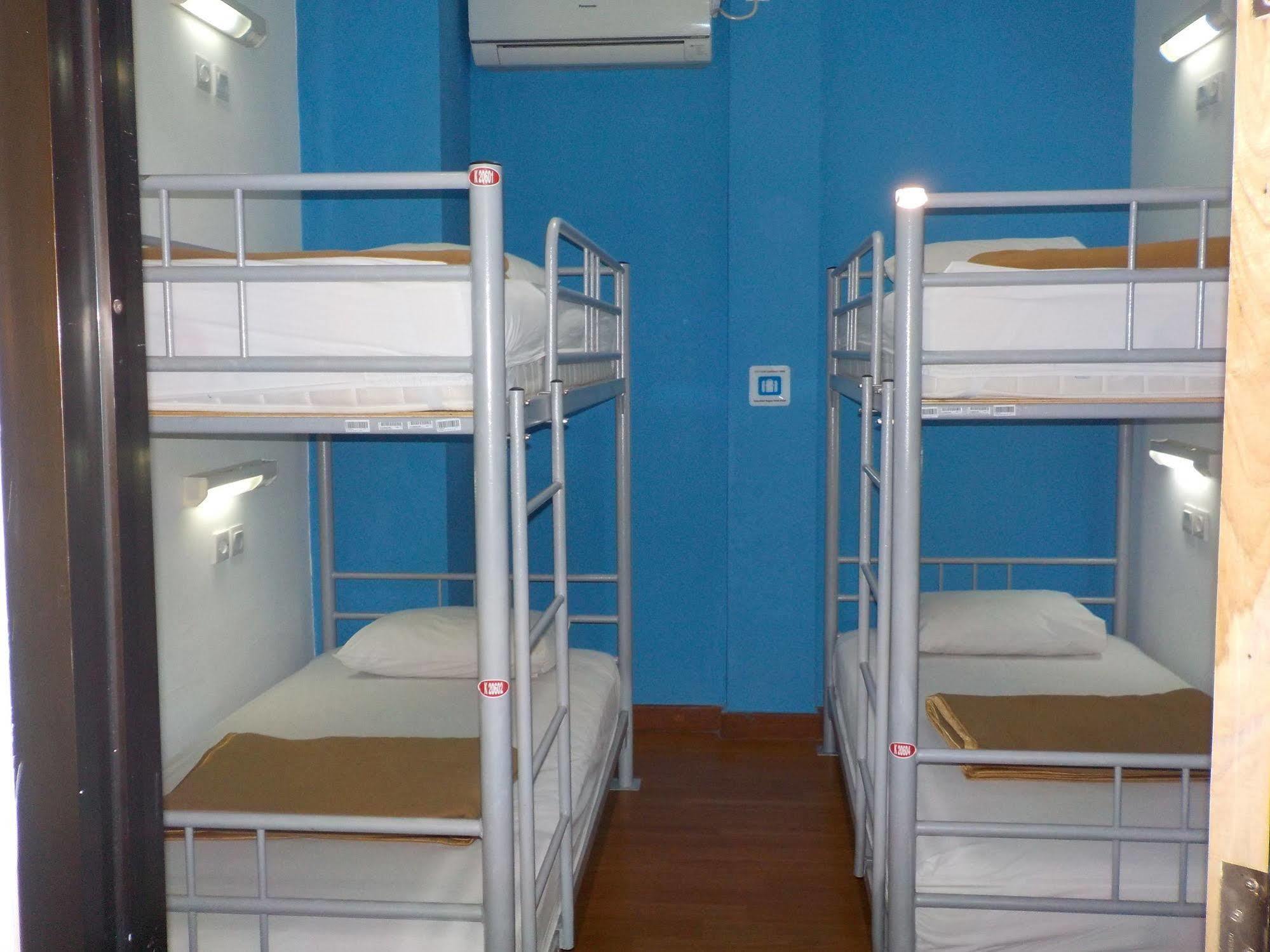 Cx Hostel Kuta Raya Zewnętrze zdjęcie