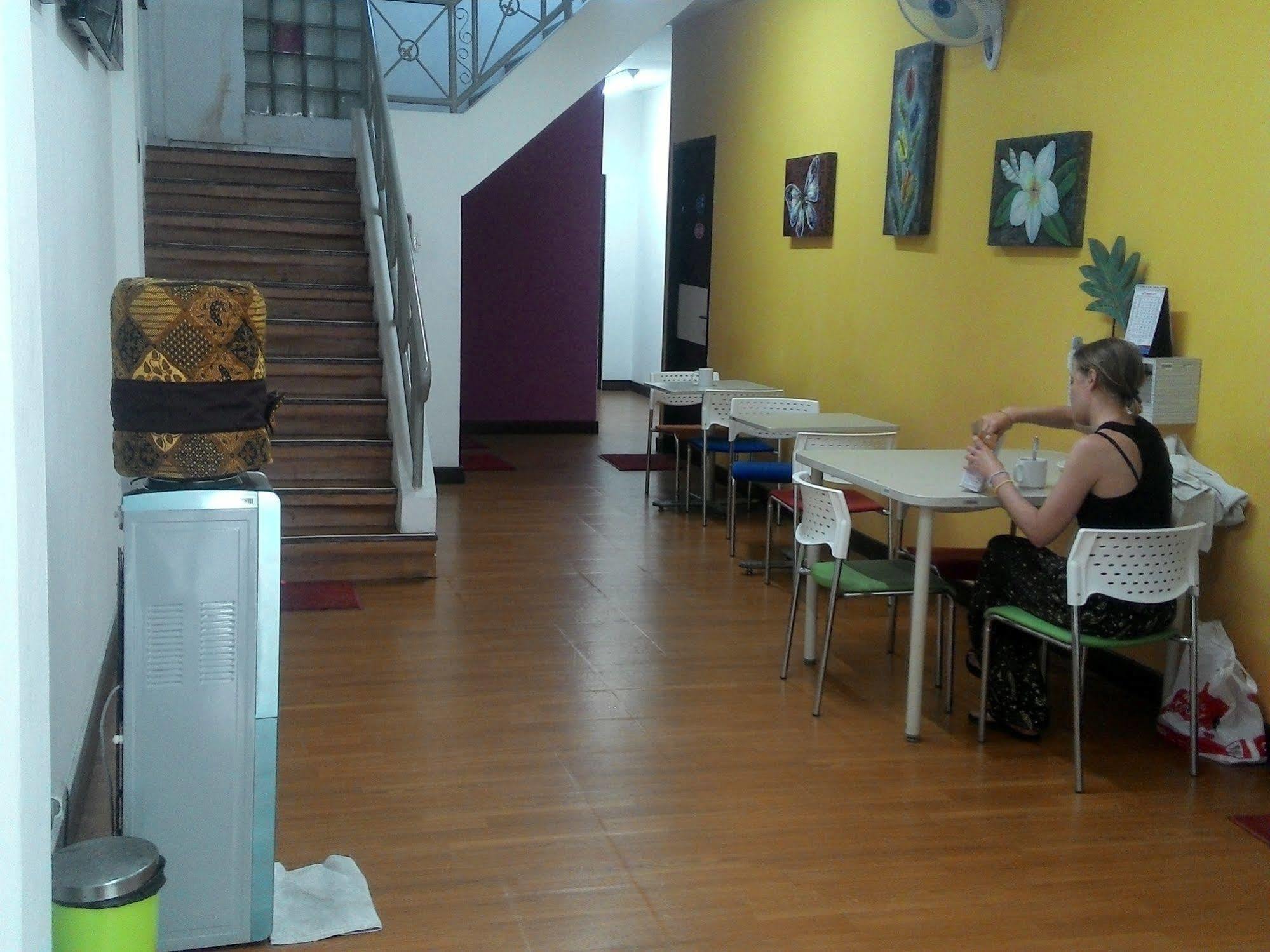 Cx Hostel Kuta Raya Zewnętrze zdjęcie
