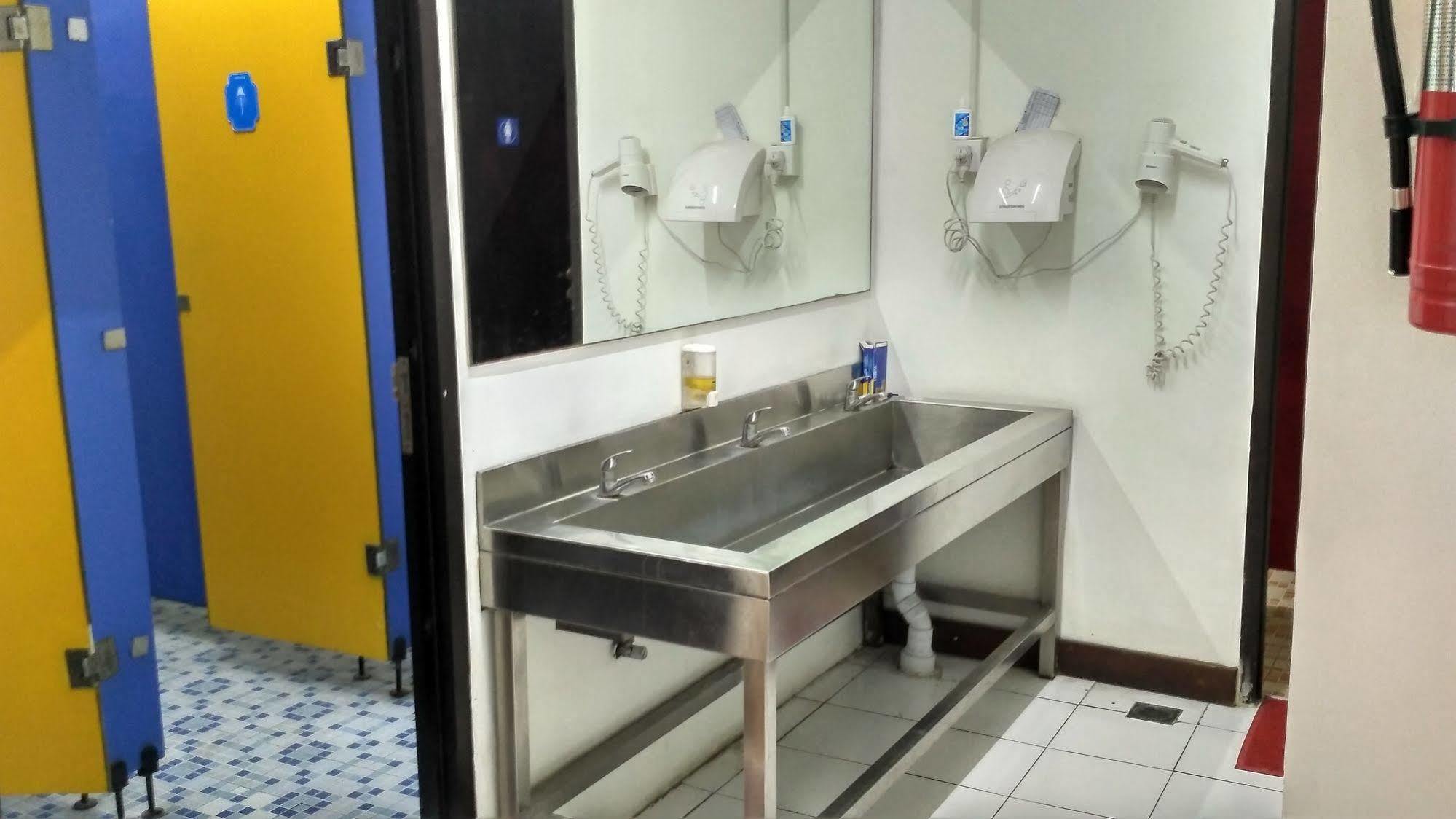 Cx Hostel Kuta Raya Zewnętrze zdjęcie